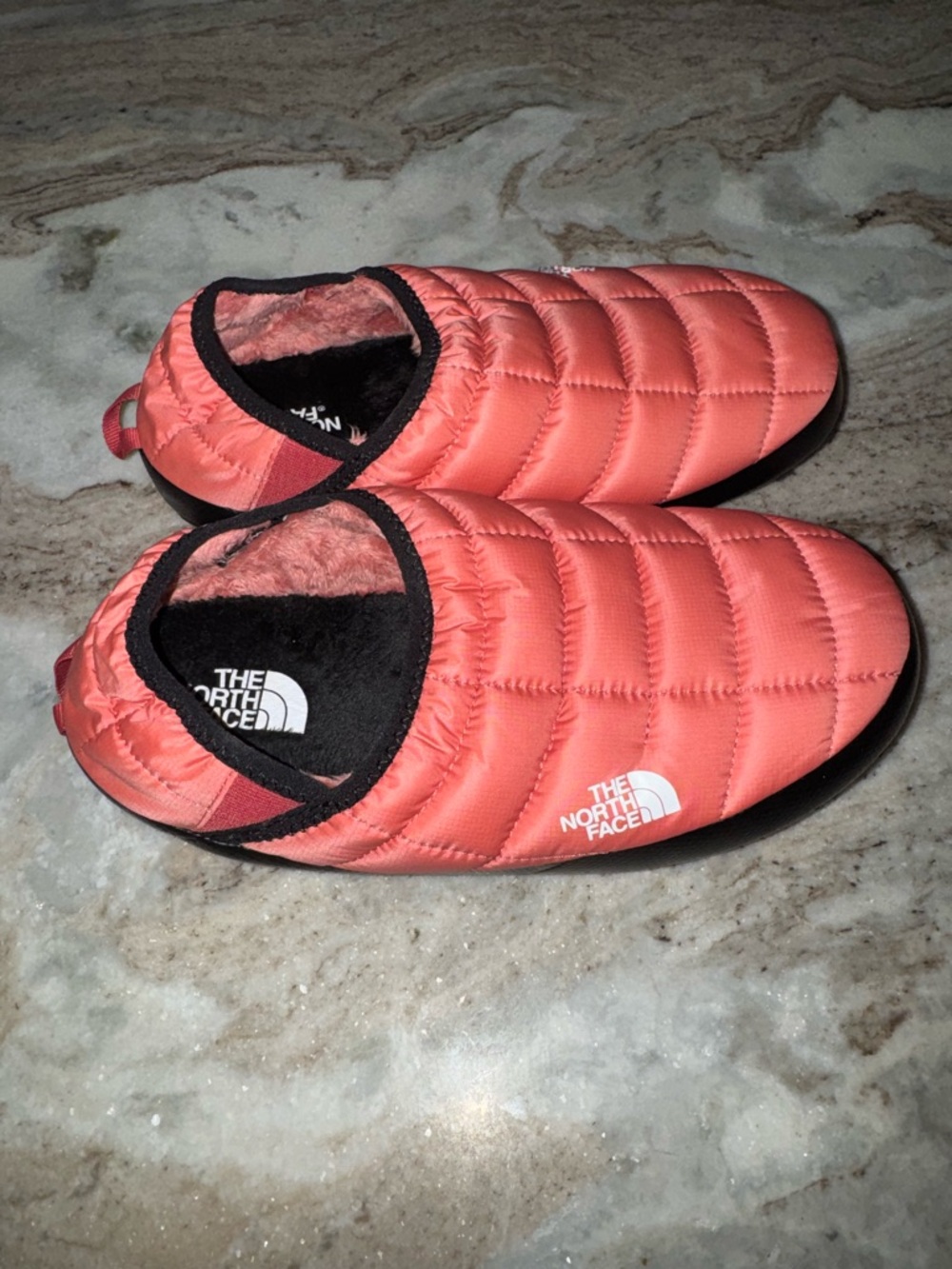 The North Face women’s Down-Style Quilted Slip-On Slippers - Coral size 8